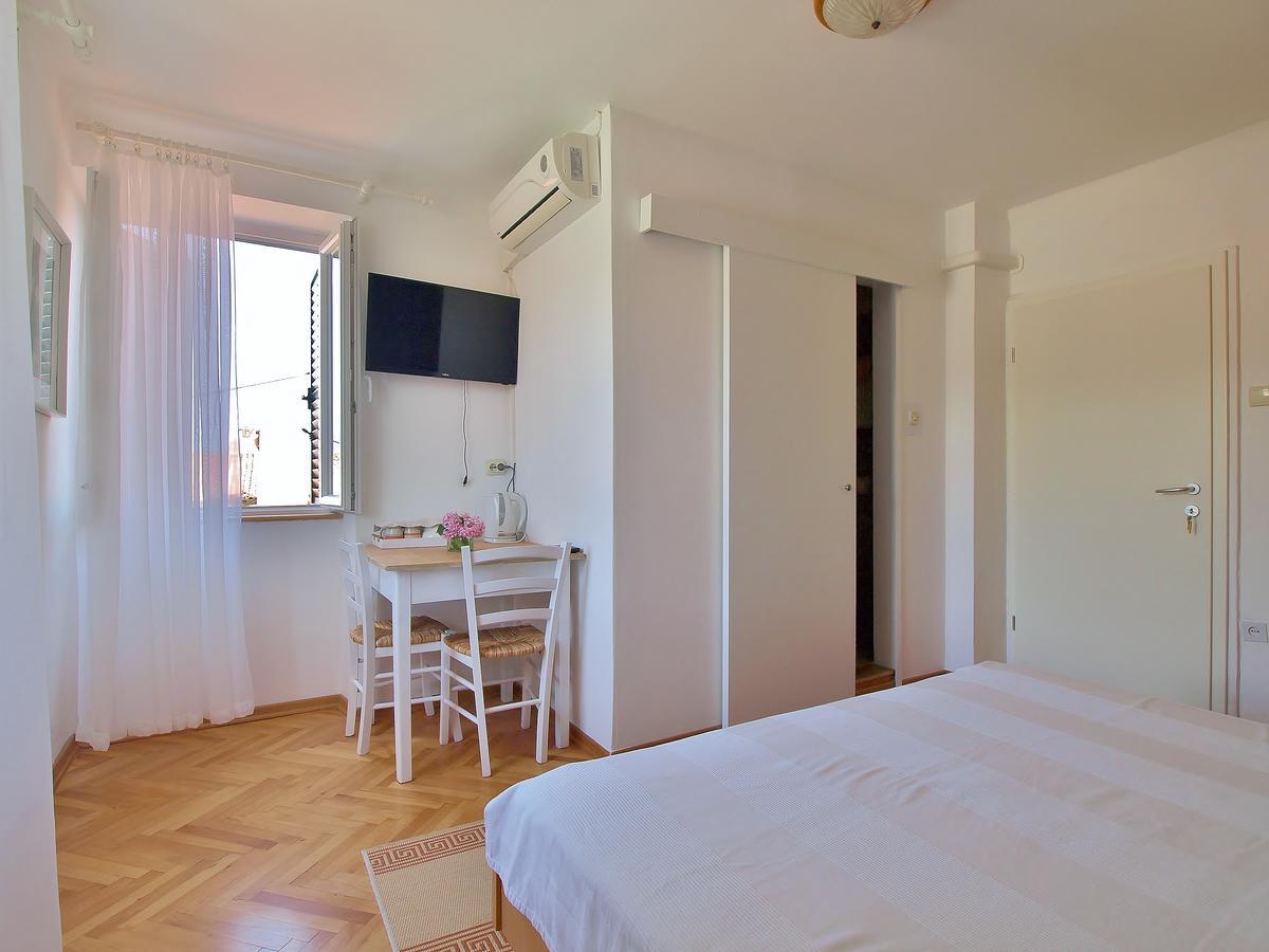 Rooms And Studio Old Town Rab Town Kültér fotó